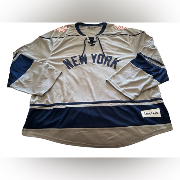 NWOT New York Yankee Hockey Jersey - Picture 2 of 9